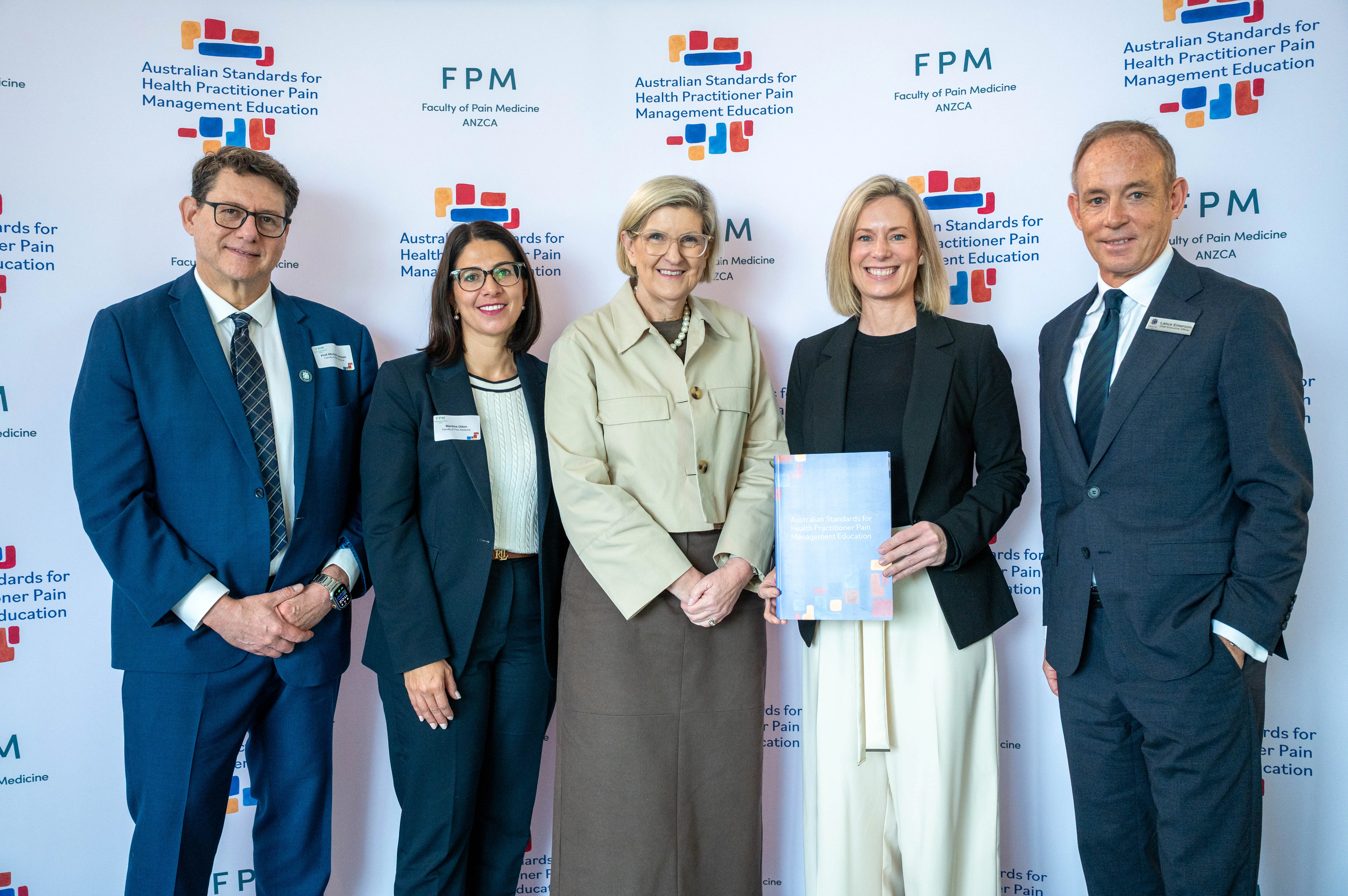 A group photo with MPs, ANZCA and FPM leadership.