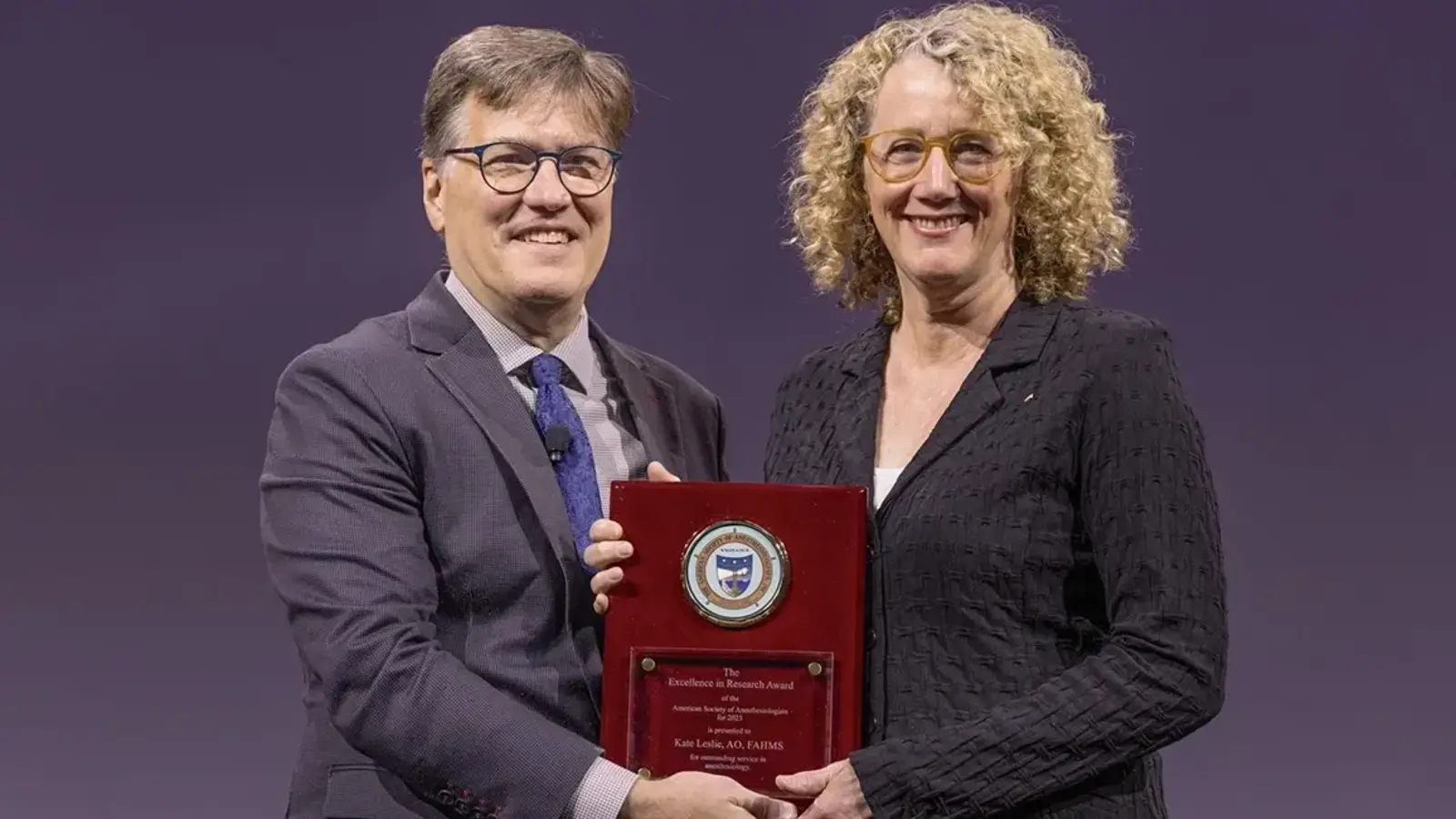  Dr Jim Rathmel presenting the ASA Award for Research Excellence to Professor Kate Leslie